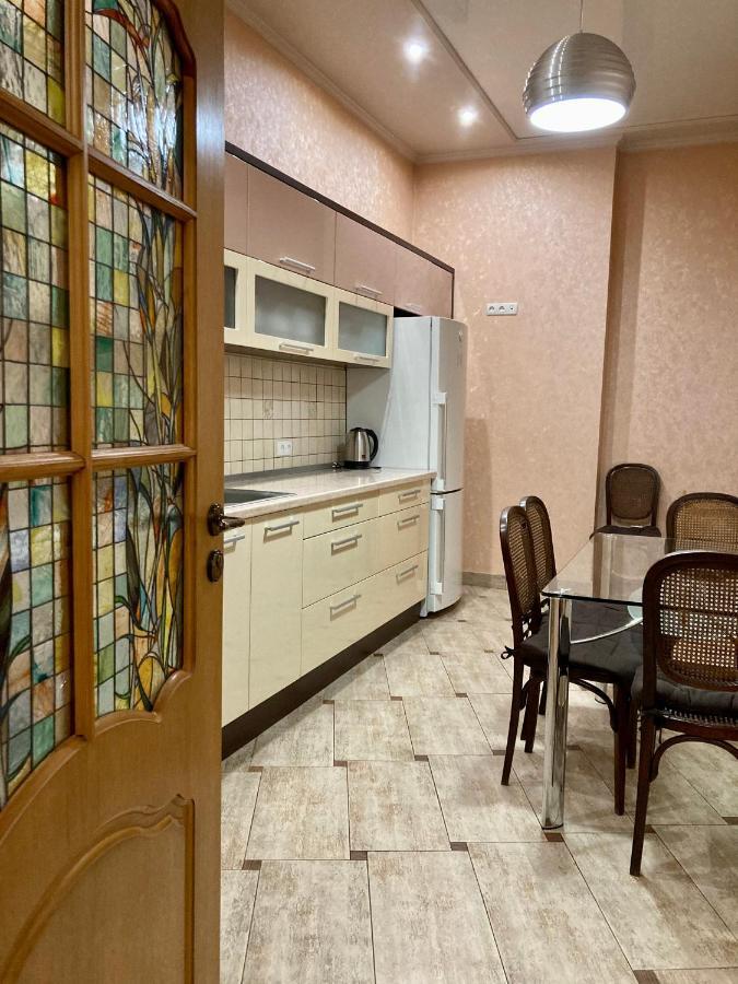 Large Apartment In The City Center Mukačevo Esterno foto