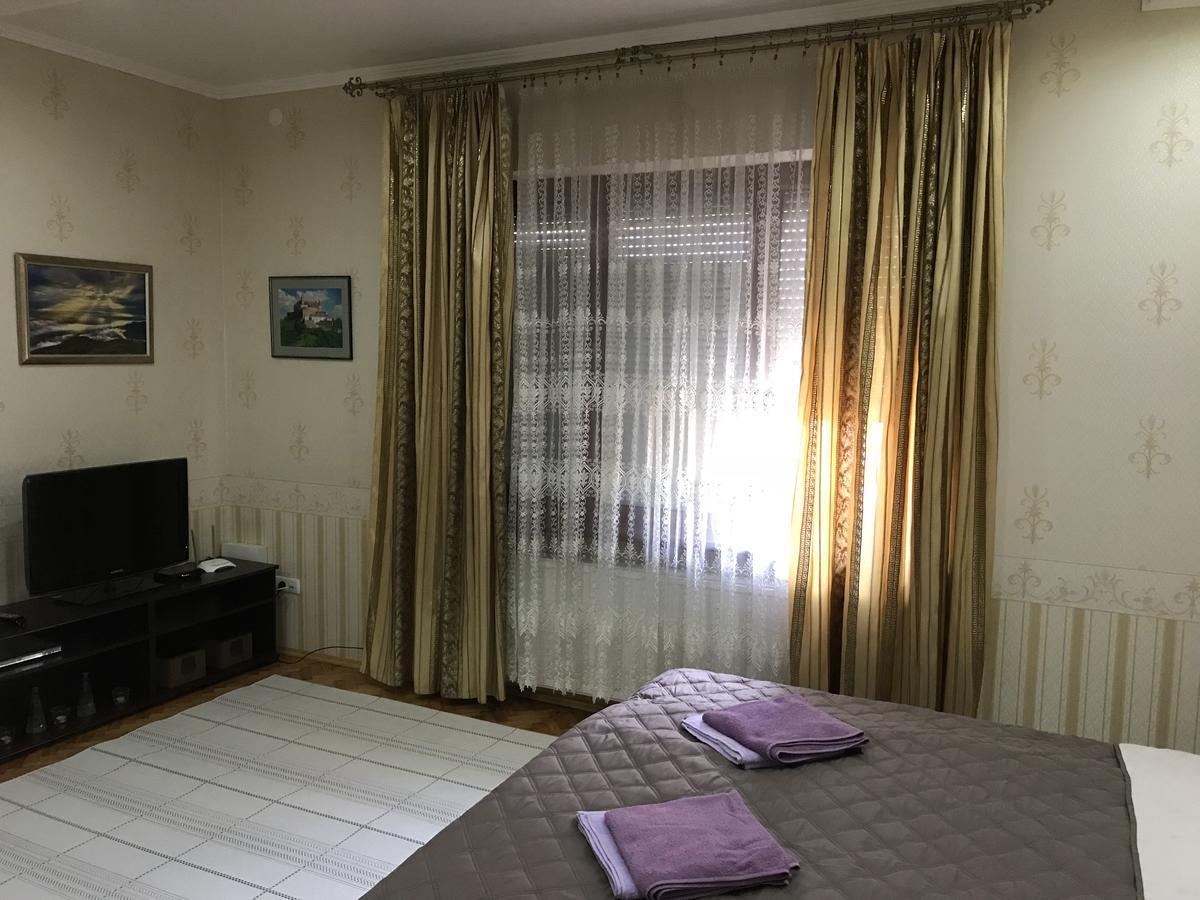 Large Apartment In The City Center Mukačevo Esterno foto