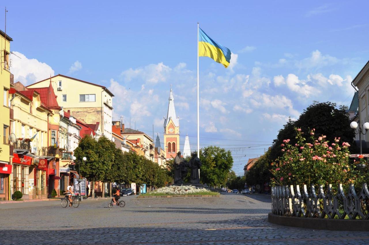 Large Apartment In The City Center Mukačevo Esterno foto